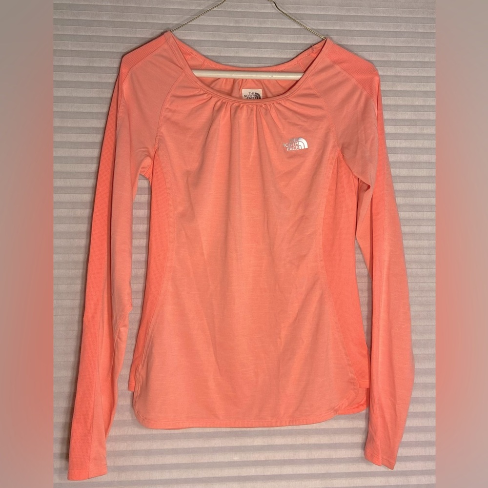 The North Face womens long sleeve athletic top coral/peach color XS EUC